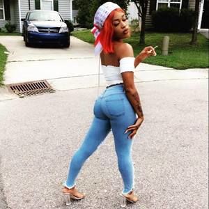 Meet your Posher, Tia