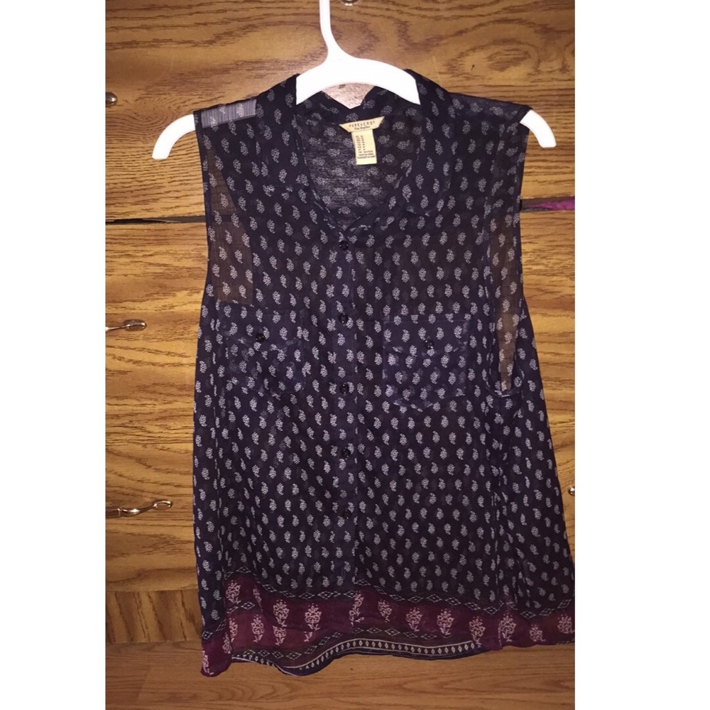Forever 21 sleeveless navy blue top.