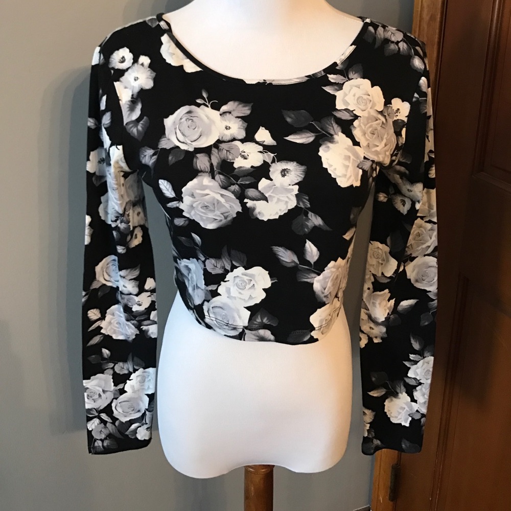Forever 21 Floral Long Sleeve Crop Top