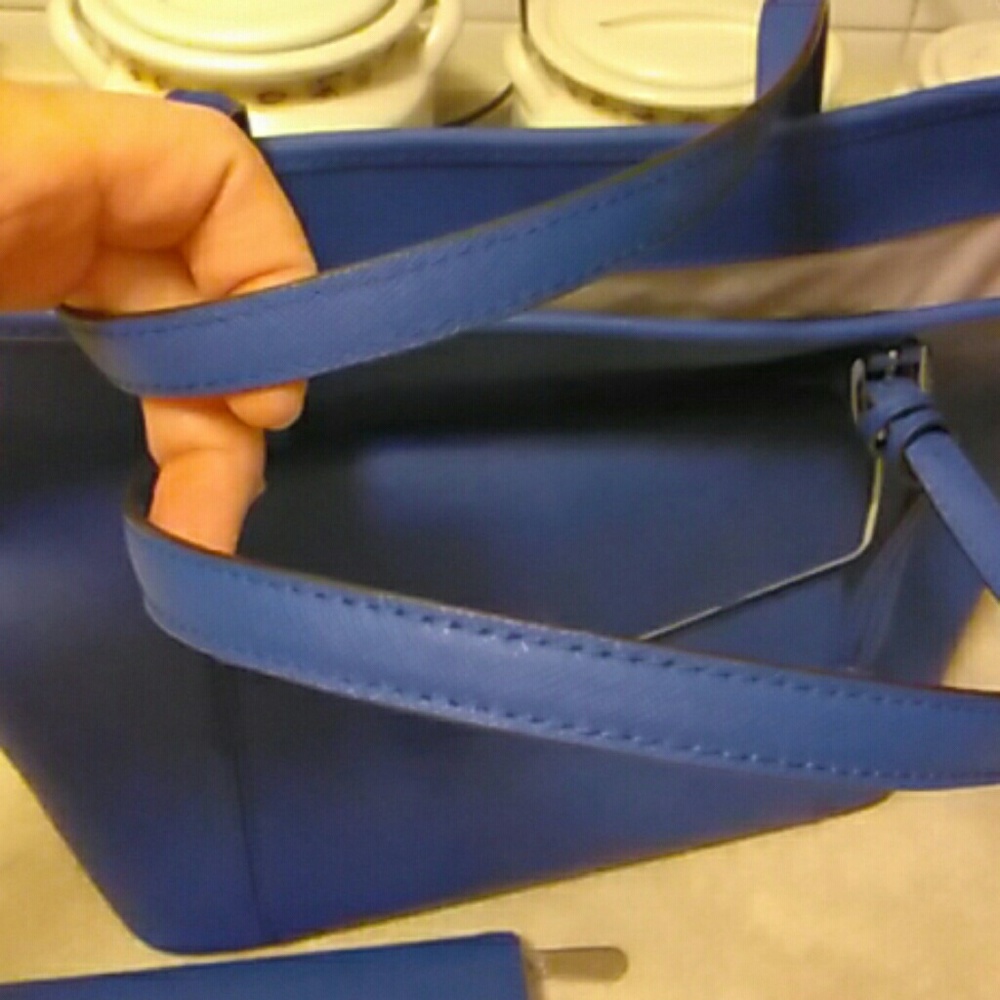 SOLD- Authentic MK Set - Picture 6 of 6