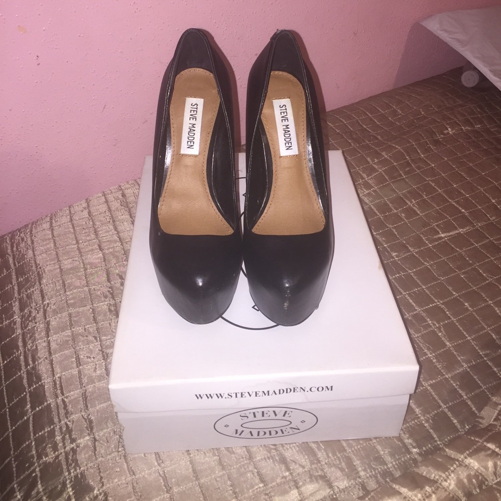 Steve Madden black dejavu pumps
