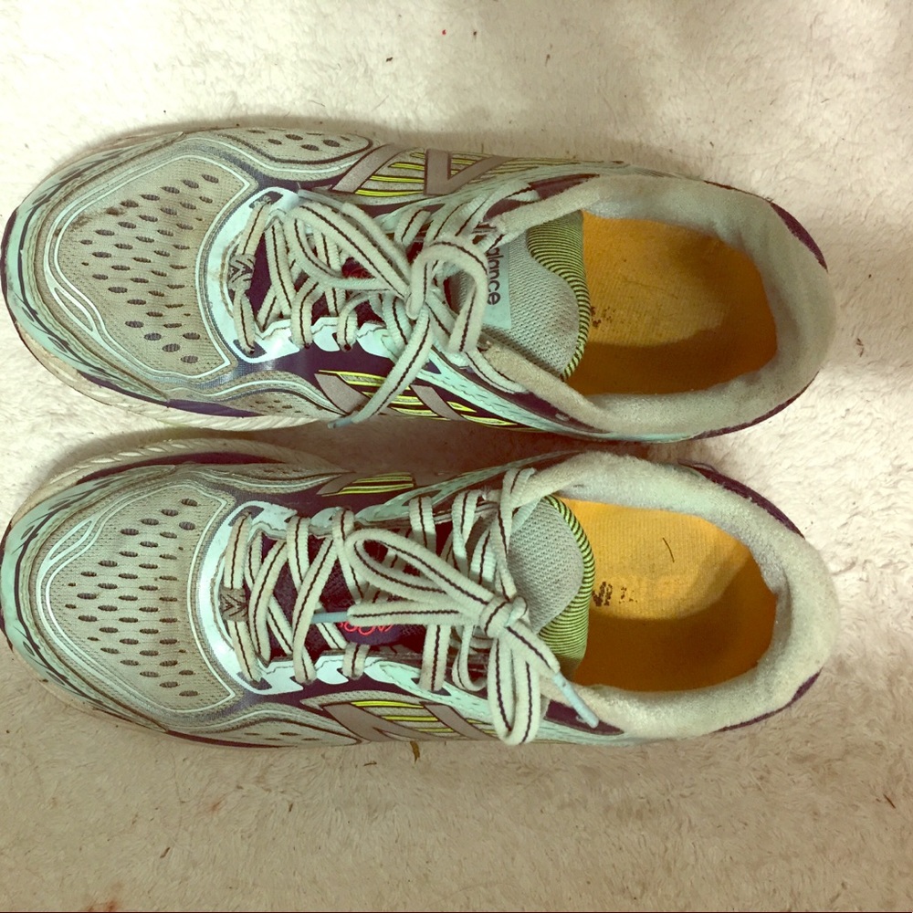 New balance tennis shoes