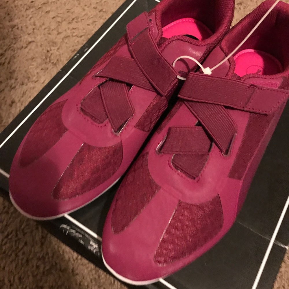 Puma size 8 burgundy