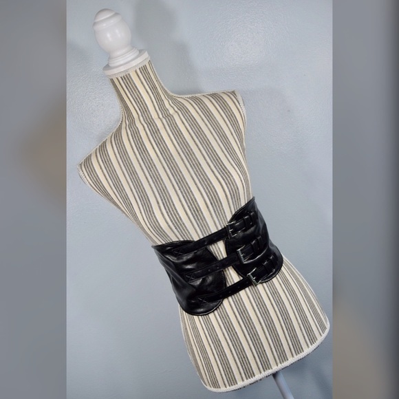 Wide Black Faux Leather 3-Buckle Corset Belt - Picture 3 of 8