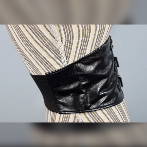 Wide Black Faux Leather 3-Buckle Corset Belt - Picture 4 of 8