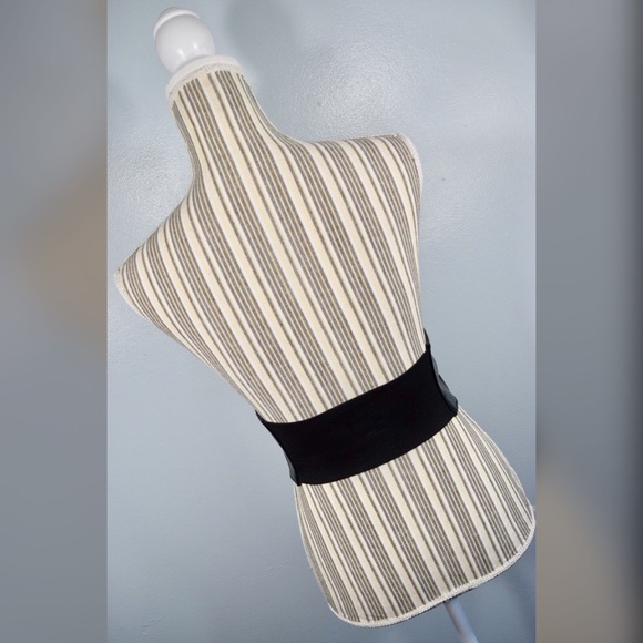 Wide Black Faux Leather 3-Buckle Corset Belt - Picture 7 of 8