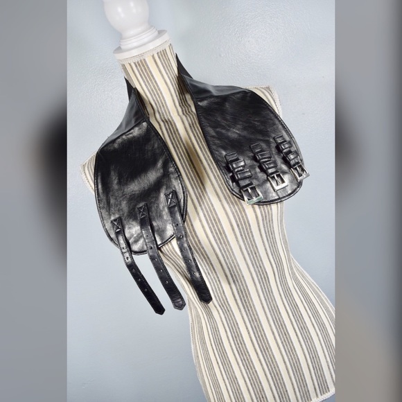 Wide Black Faux Leather 3-Buckle Corset Belt - Picture 8 of 8