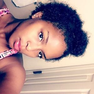 Meet your Posher, Desmonia