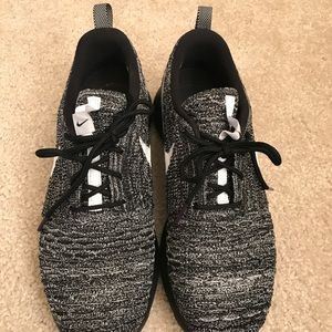 Woman's Nike Roshe 7.5