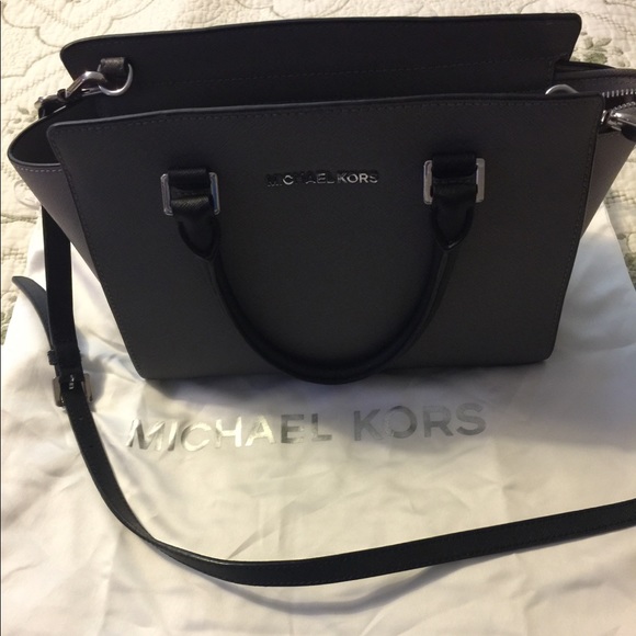 Michael Kors Handbags - Michael Kors Selma Handbag 👜