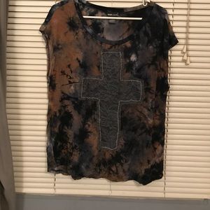 Short sleeved tye dyed shirt with lace cross.