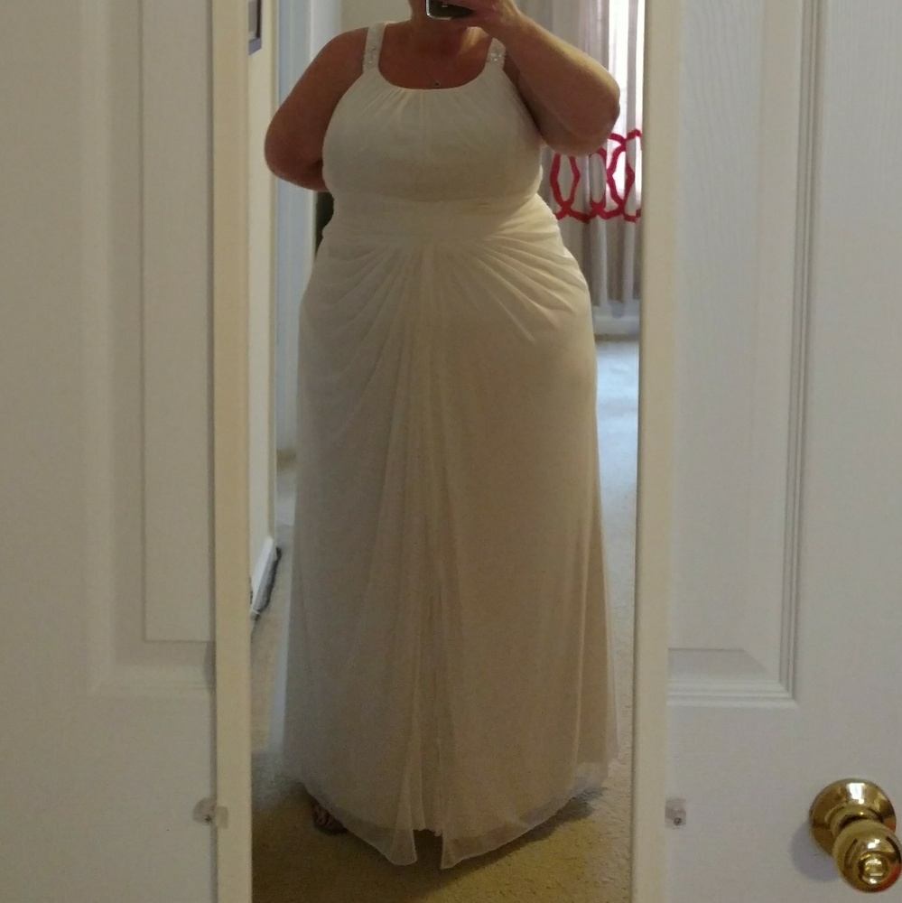 NWT - David's Bridal Ivory Bridesmaid/Wedding Dres