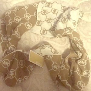NWT. Michael Kors Infinity Scarf