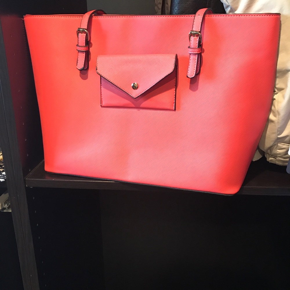 Travel tote