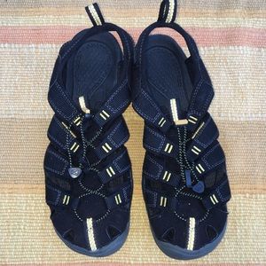 KEEN Women's Clearwater CNX Sandal Size 7.5 EUC