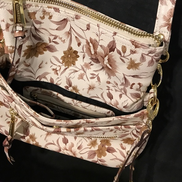 Steve Madden crossbody. - Picture 5 of 7