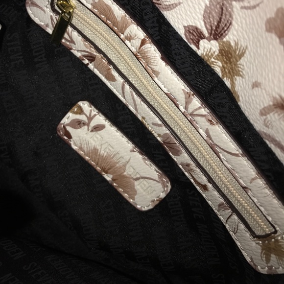 Steve Madden crossbody. - Picture 6 of 7