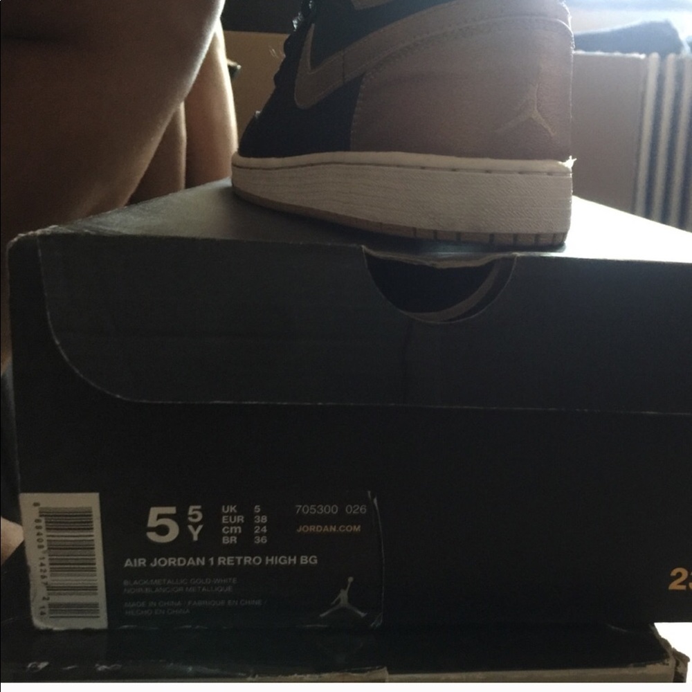 Air Jordan Retro 1 - Picture 2 of 2