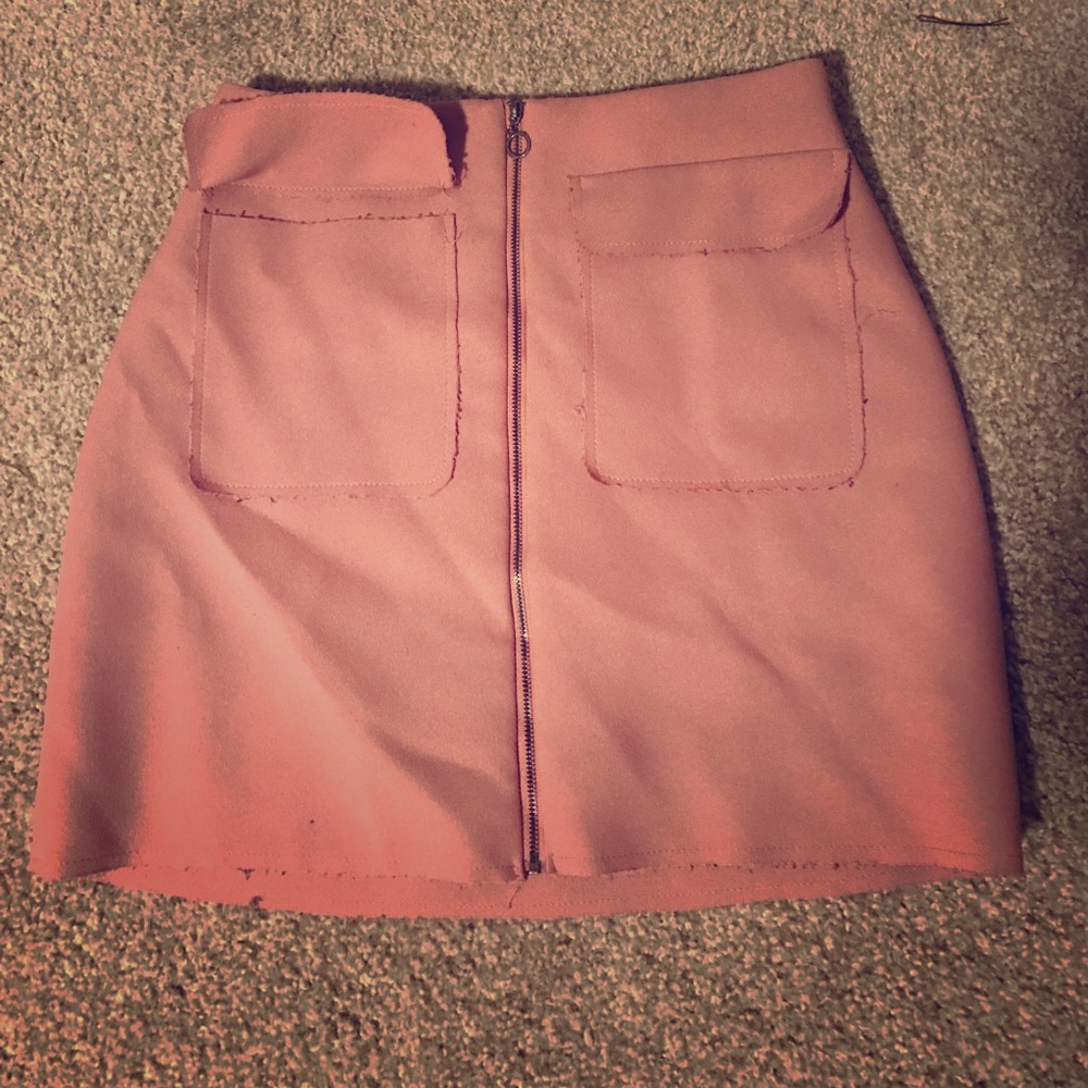 Zip front skirt w front pockets