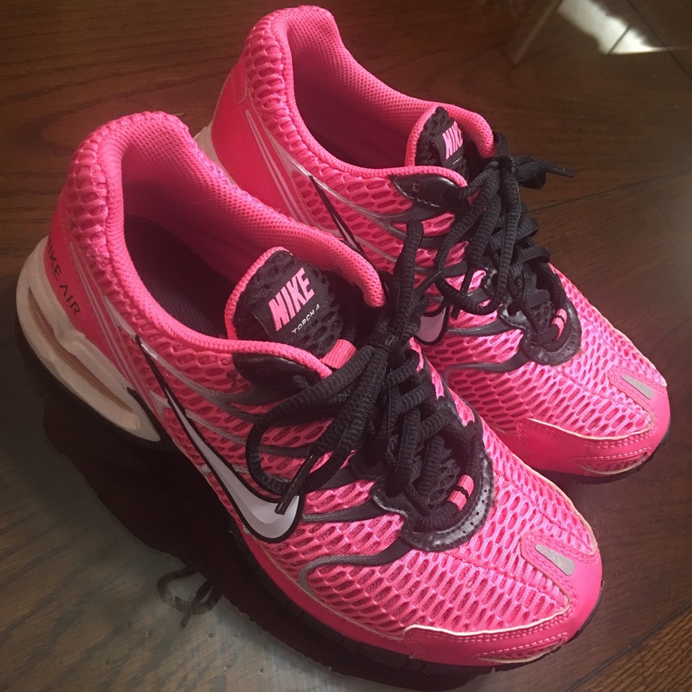 Nike women's tennis shoes