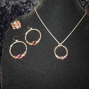 Avon 3 pc Gold & ruby red gem set