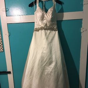 Never worn wedding dress