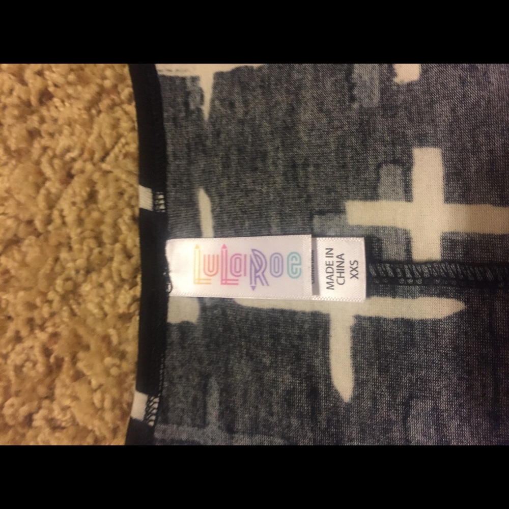 Black cross print lularoe perfect tee xxs - Picture 2 of 4