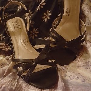 Adorable black strappy sandals with kitten heel