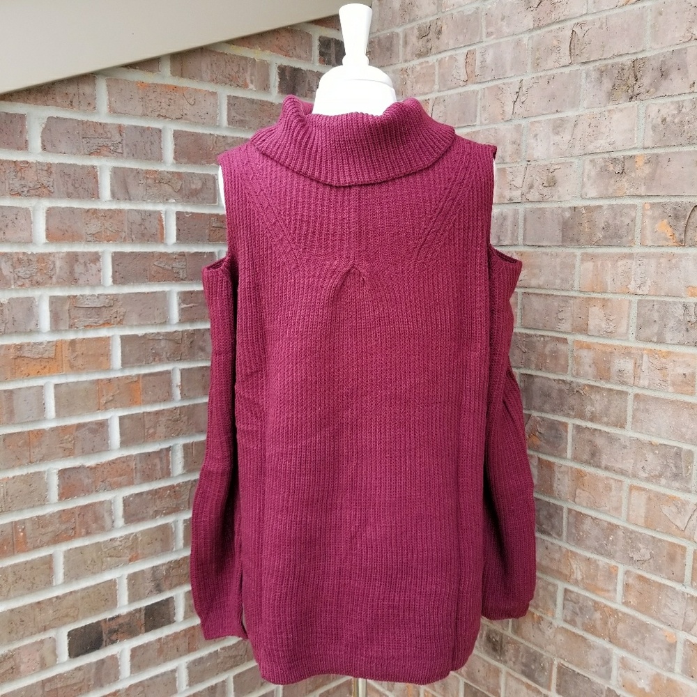 ▫️SOLD OUT▫️Plus Size Cold Shoulder Sweater - Picture 5 of 8