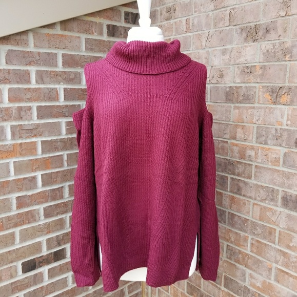 ▫️SOLD OUT▫️Plus Size Cold Shoulder Sweater - Picture 4 of 8