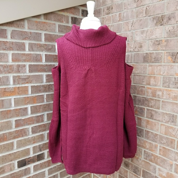 ▫️SOLD OUT▫️Plus Size Cold Shoulder Sweater - Picture 5 of 8