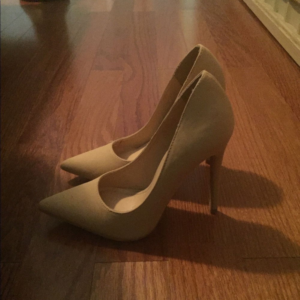 Heels - Picture 2 of 2