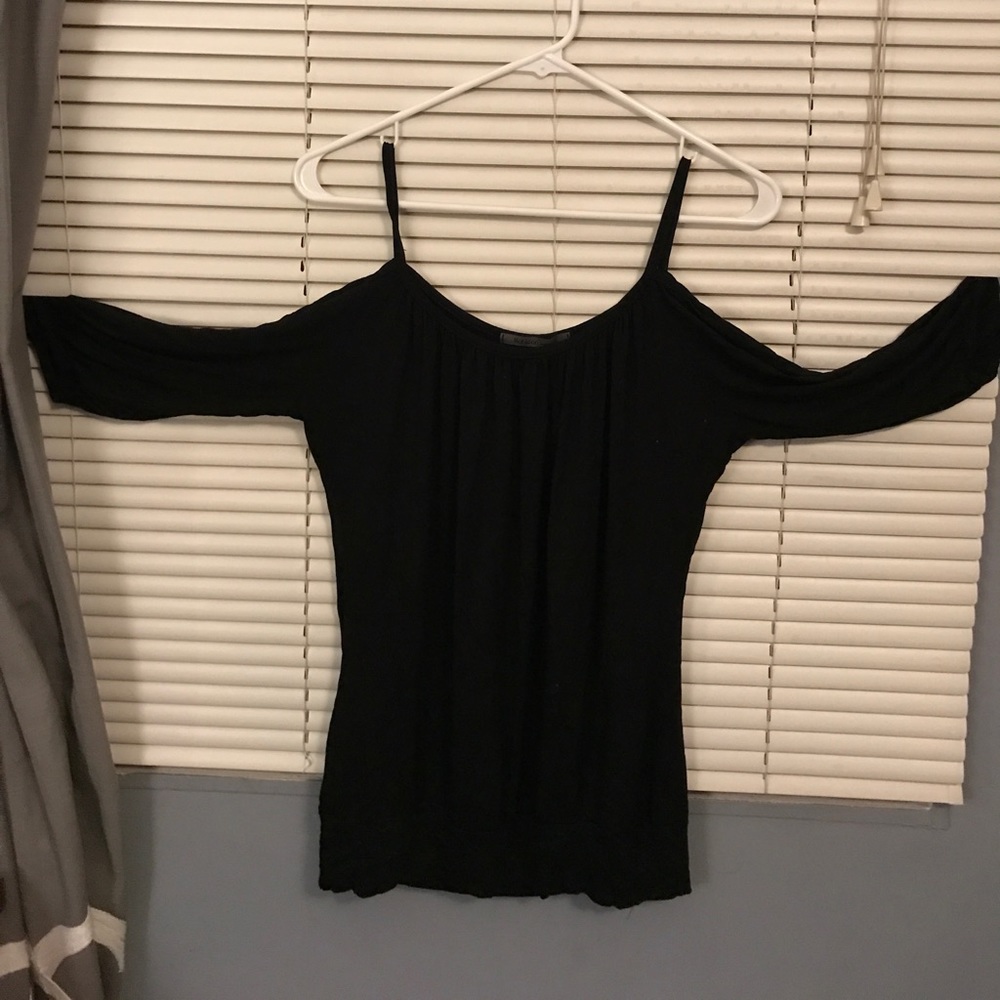 Black of shoulder quarter sleeve