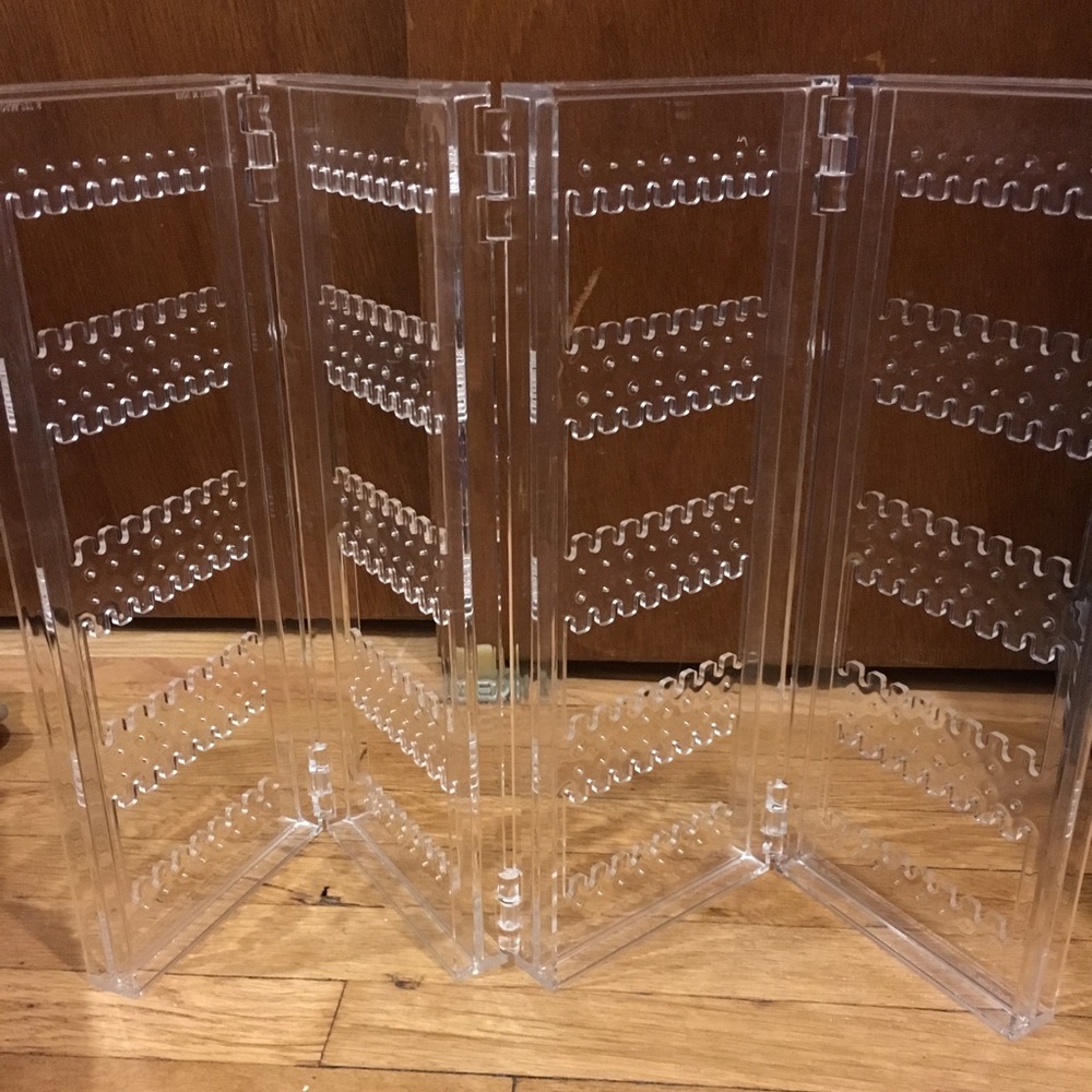Earrings storage