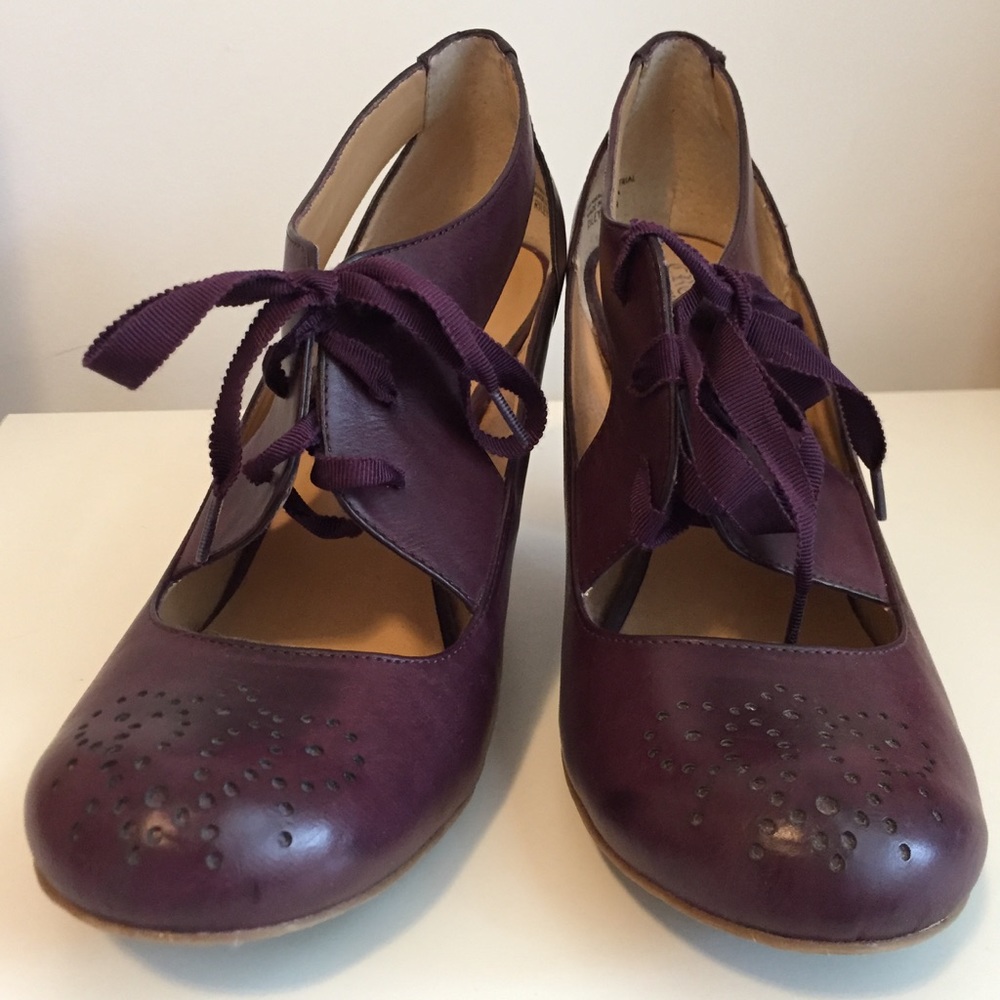 Pretty purple heels! Never worn