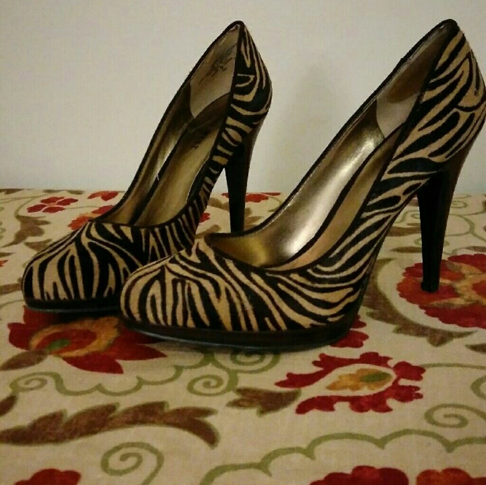 Nine West size 7 (reg 8)