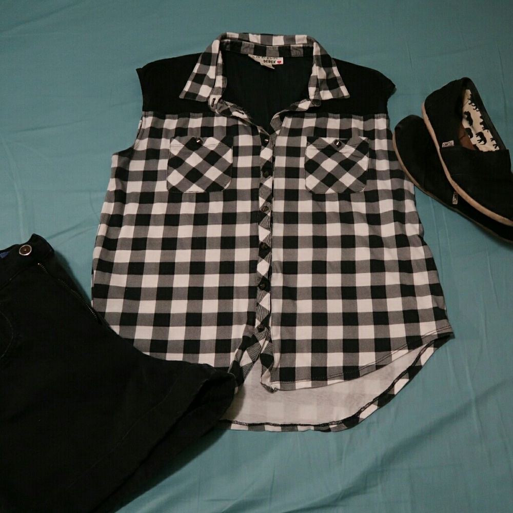 Black and white checked sleeveless shirt