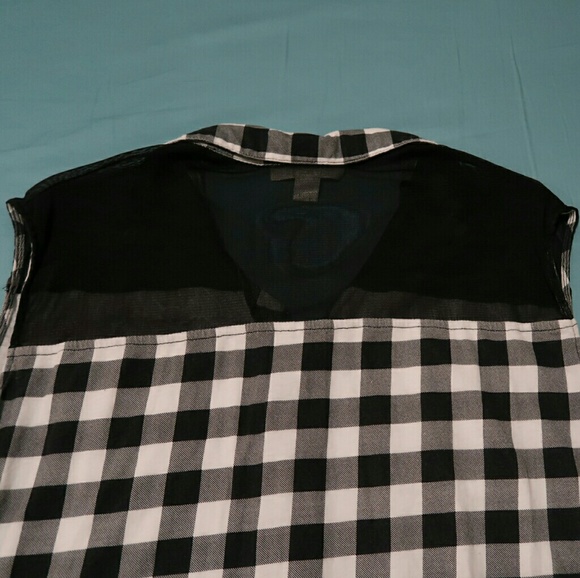 Black and white checked sleeveless shirt - Picture 2 of 3