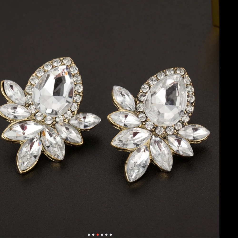 🎉🎉HOST PICK🎁🎁Rhinestone Gray/Pink/Black studs - Picture 6 of 7