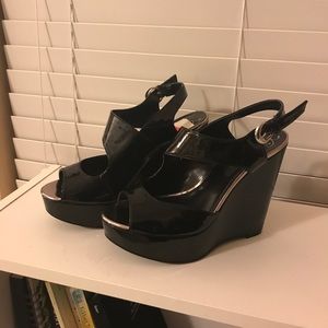 Kenneth Cole Black "faux leather" wedges