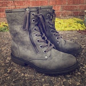 Grey Zip-Up Roxy Boots