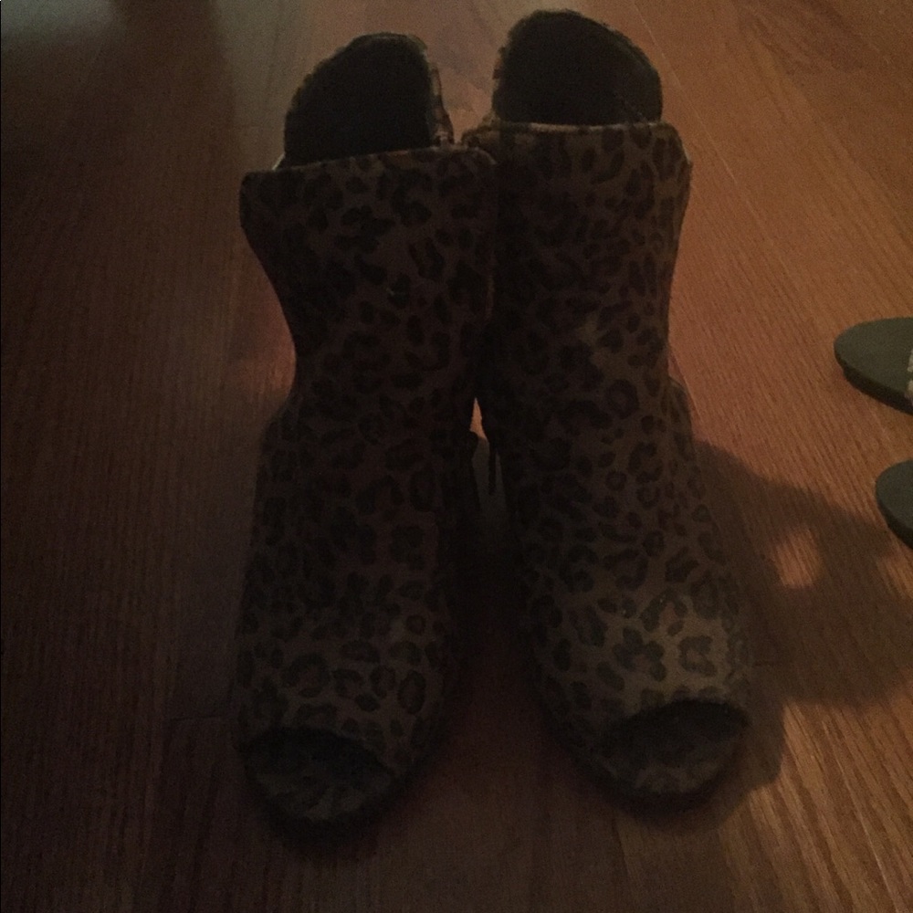 Open toe leopard booties