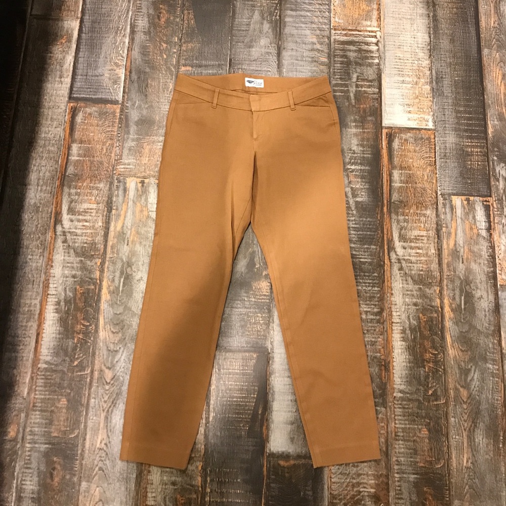 Old Navy pixie cropped khakis worn once