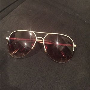 Pale pink rimmed aviators