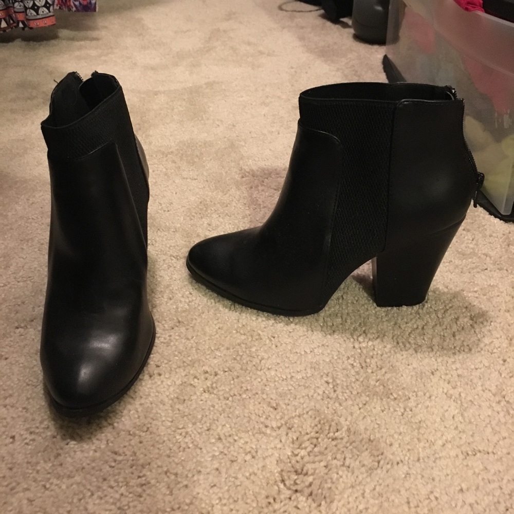 Black booties with heel