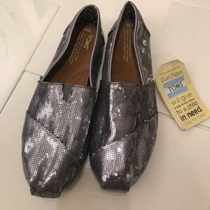 ☀️Gunmetal grey sequined Tom's! BNWT 8.5☀️