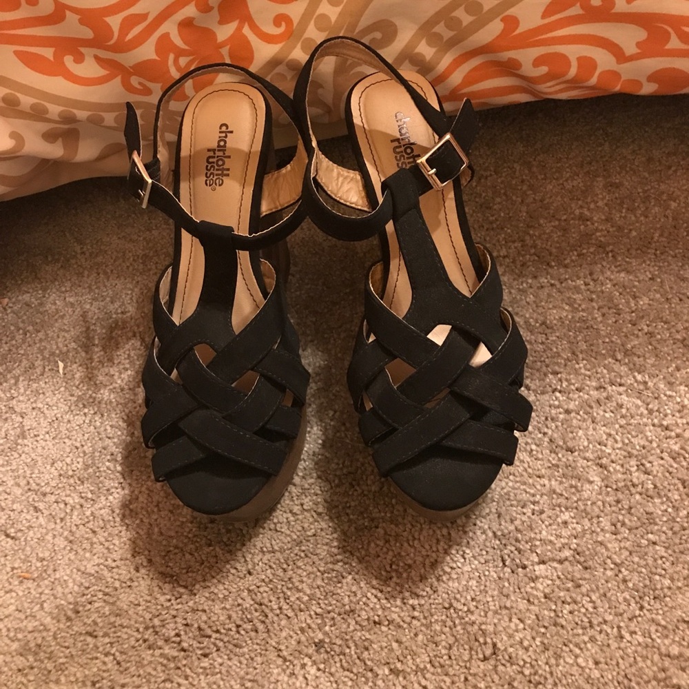 Black high heeled shoes with brown wood detail
