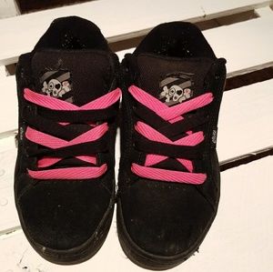 Black and pink Etnies Women's sneaker