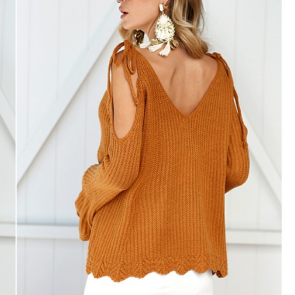 The SHEILA Cold Shoulder Sweater - Picture 2 of 2