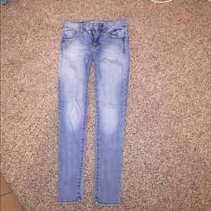 White wash American eagle jeans